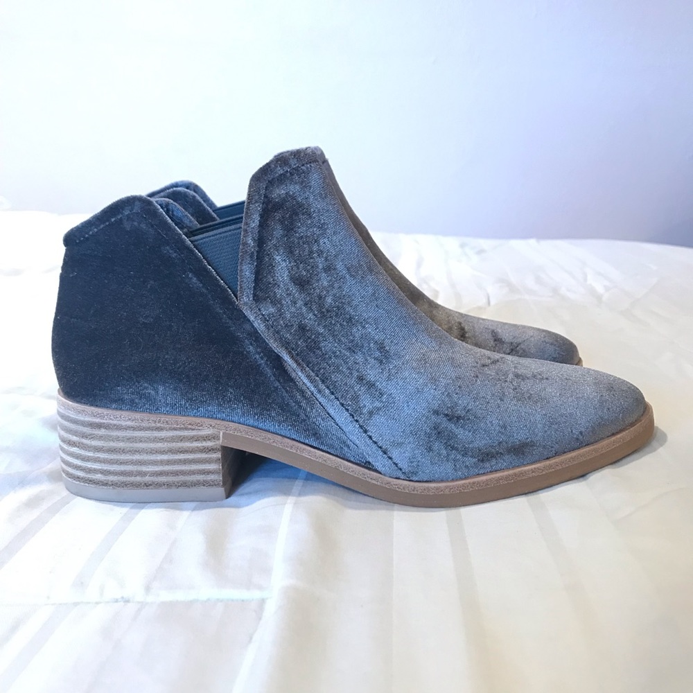 Dolce Vita Ankle boots Sz 8 Gray Velvet slip on